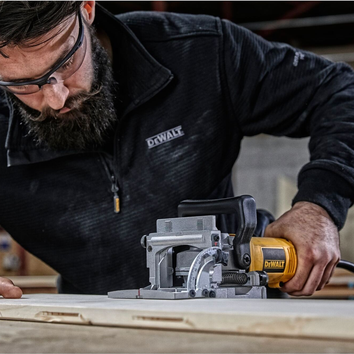 Fresatrice Dewalt DW682K-QS 600W